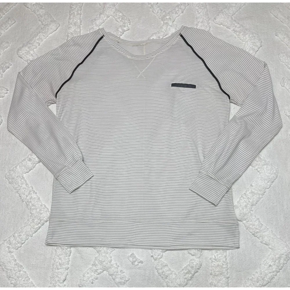 Lululemon Woman’s Tee Long Sleeve White/Black Striped Size 8